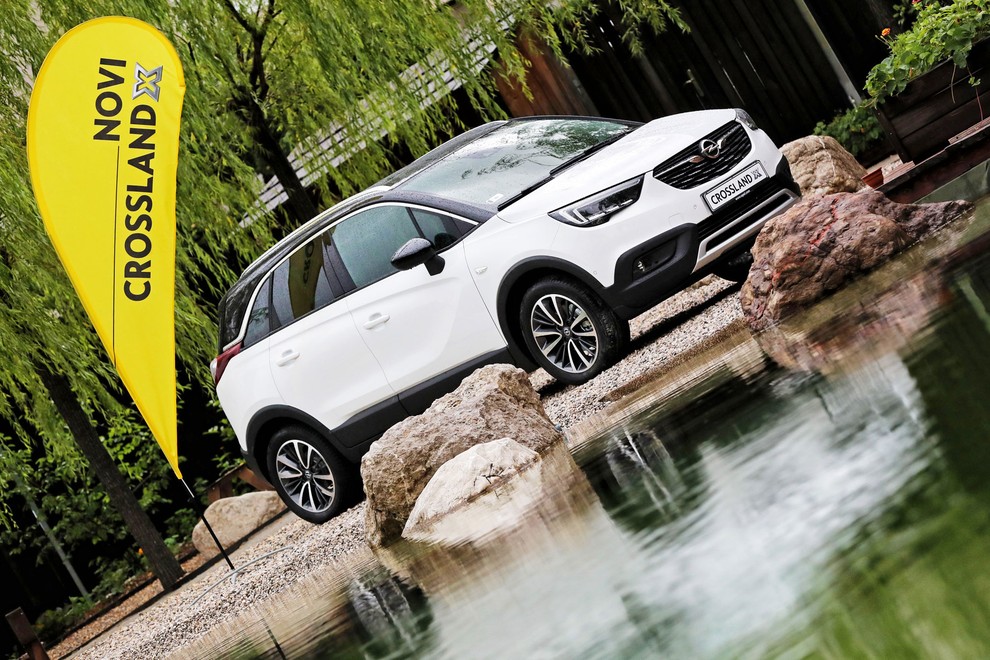 Novo v Sloveniji: Opel Crossland X zna sam poiskati parkirno mesto ali hotelsko sobo
