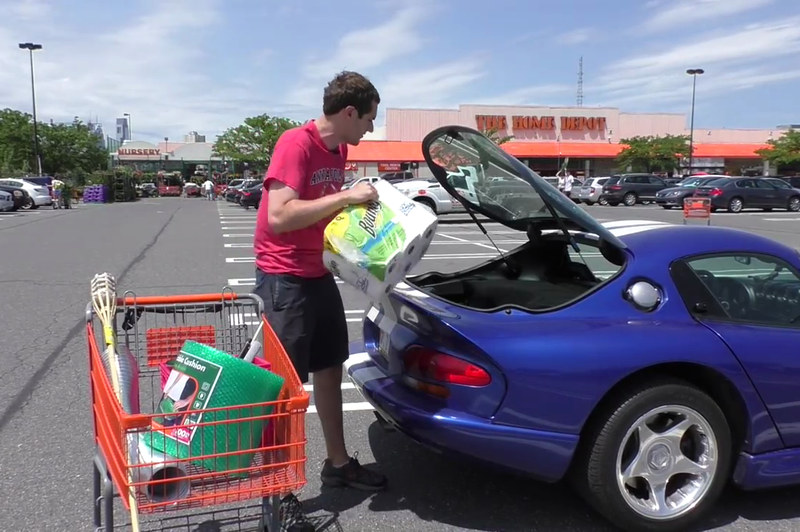 Če vam žena ne pusti kupiti Dodga Viperja, češ, da ni praktičen, ji pokažite ta video (foto: Doug DeMuro)