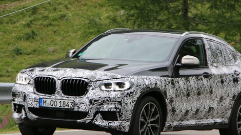 Zamaskiran BMW X4 opažen v Dolomitih