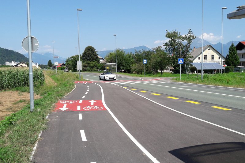 Pravilnik o kolesarskih povezavah želi urediti poti in privabiti več kolesarjev - tudi na ceste (foto: Jure Šujica)