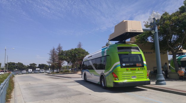 Električni avtobusi so lahko 8-krat bolj učinkoviti od avtobusov na zemeljski plin (foto: Foothill Transit)