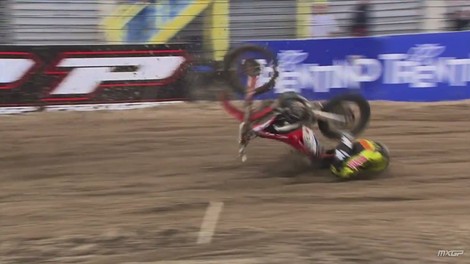 Video: nesrečni padec Tima Gajserja v prvi dirki MXGP v Assnu, Jernej Irt dvajseti
