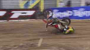 Video: nesrečni padec Tima Gajserja v prvi dirki MXGP v Assnu, Jernej Irt dvajseti