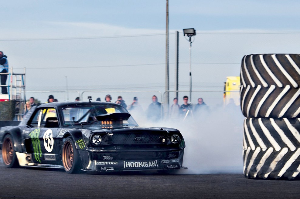 Ken Block se je s cesto na Pikes Peak spopadel v svojem, Climbkhana slogu (foto: Arhiv AM)