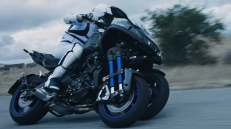 Video: Yamaha Niken, nagibajoči trikolesni motocikel, bo uradno predstavljen v Milanu