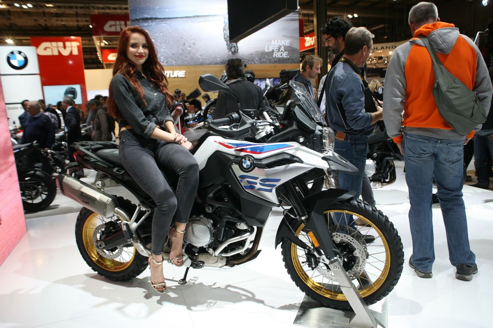 Motoristi, izvolite: hostese na salonu Eicma 2017 (foto galerija)