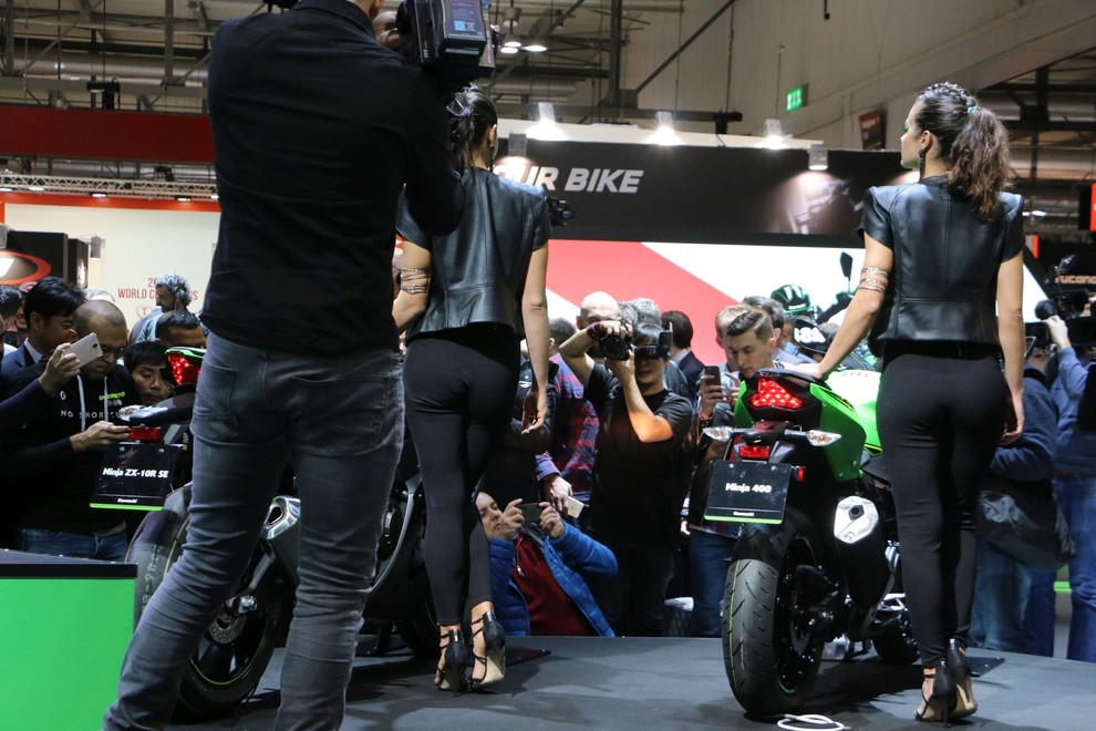 Motoristi, izvolite: hostese na salonu Eicma 2017 (foto galerija)