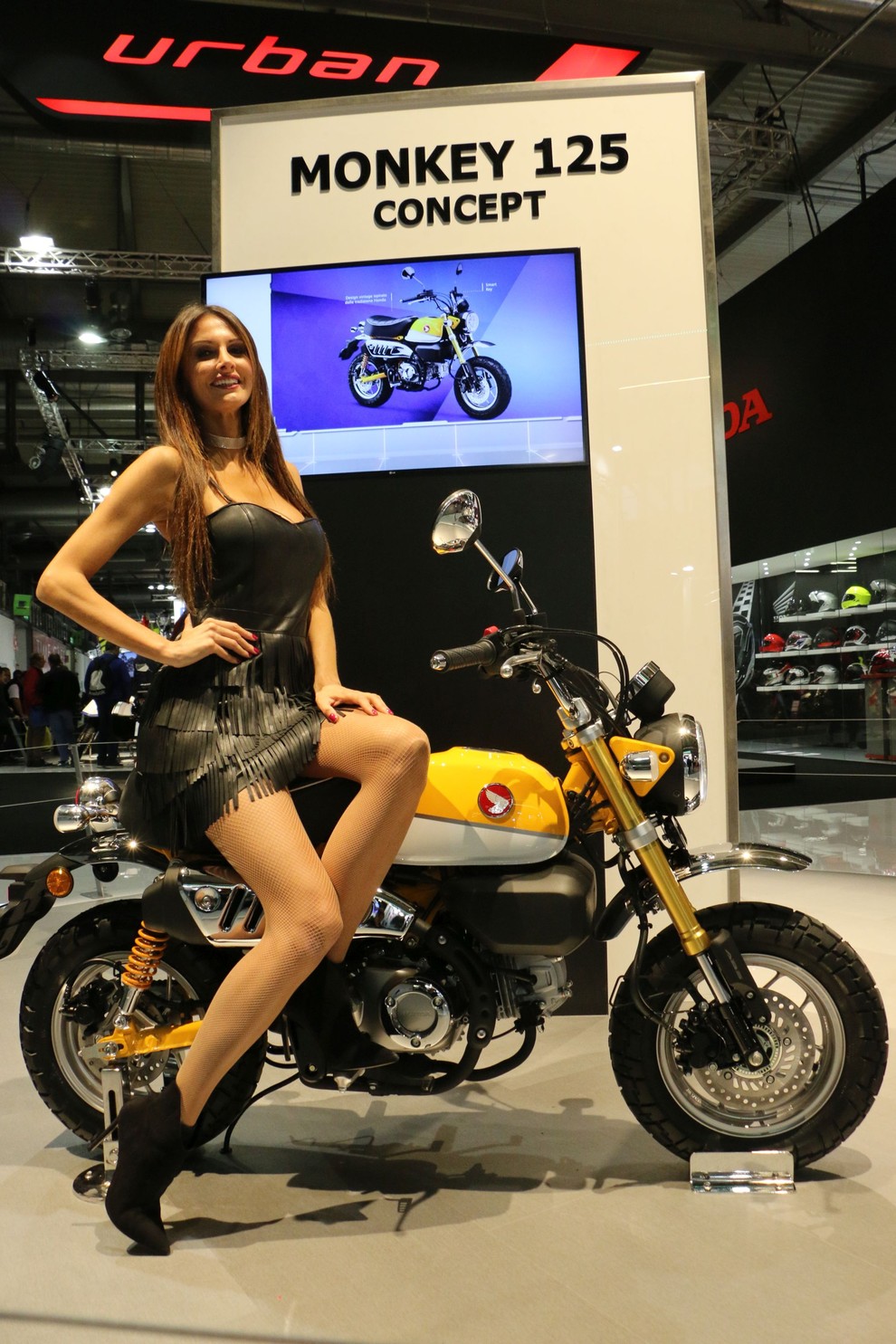 Motoristi, izvolite: hostese na salonu Eicma 2017 (foto galerija)