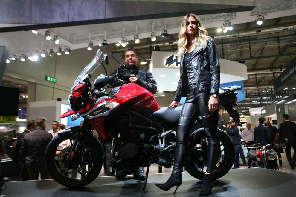 Motoristi, izvolite: hostese na salonu Eicma 2017 (foto galerija)