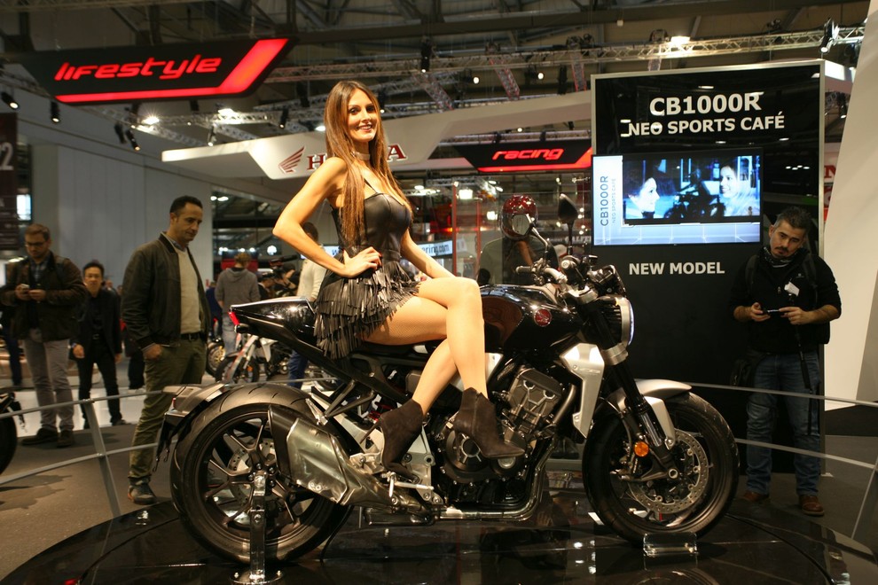 Motoristi, izvolite: hostese na salonu Eicma 2017 (foto galerija)