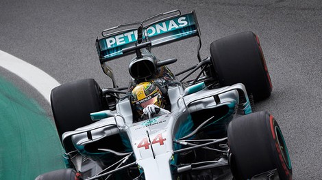 Lewis Hamilton za vrnitev V12 motorjev v formulo 1
