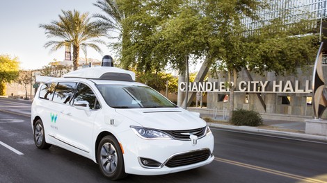 Video: Googlov samovozeči avtomobil Waymo s potniki le na zadnjih sedežih