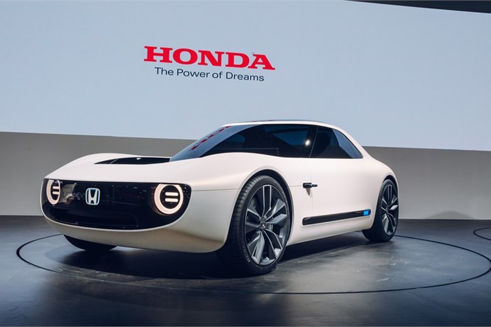 Honda naj bi v petnajstih minutah napolnila električni avtomobil