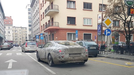 Opaženo v centru Ljubljane: zamaskiran BMW, verjetno Serija 8