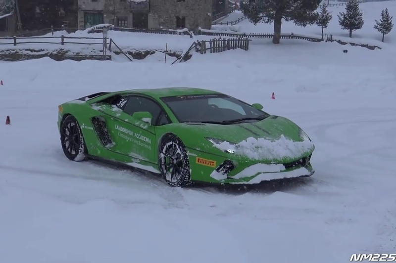 Driftanje z Lamborghiniji po snegu je zagotovo najboljša zimska zabava (foto: NM2255 Car HD Videos)