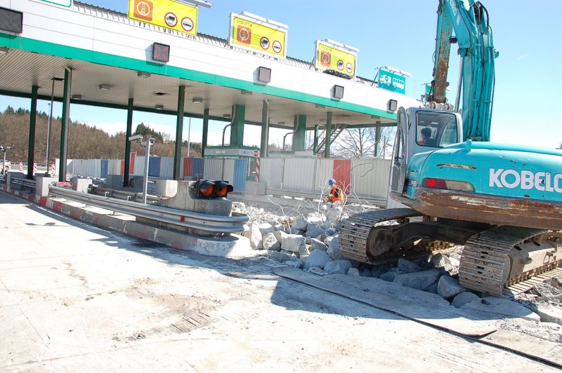 Dobra novica: prve cestninske postaje najverjetneje odstranjene še pred poletjem (foto: DARS)