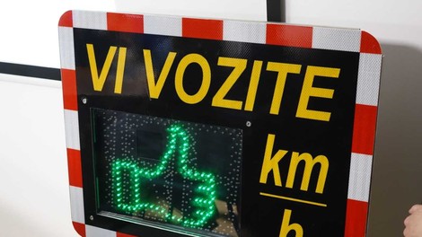 AVP podarja 31 prikazovalnikov hitrosti za slovenske občine
