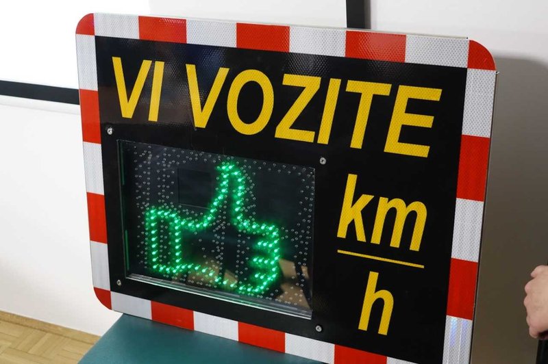 Koliko prikazovalniki hitrosti upočasnjujejo našo vožnjo? (analiza meritev) (foto: AVP)