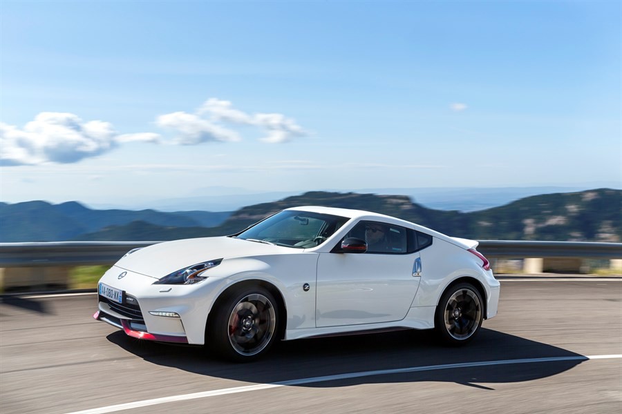 Nizek, širok, brutalen – a vedno v senci GT-R-a. 370Z ponuja pristno zadnjepogonsko zabavo brez elektronskih trikov. Odličen primer, kako …