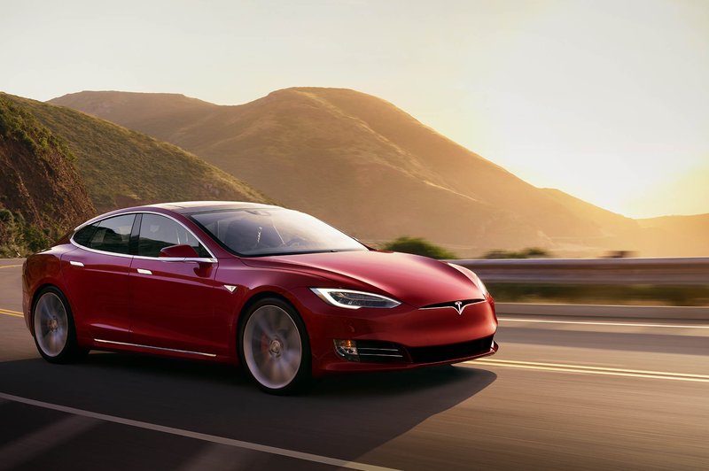 Tesla Model S ponovno udeležen v prometno nesrečo med avtonomno vožnjo (foto: Tesla)