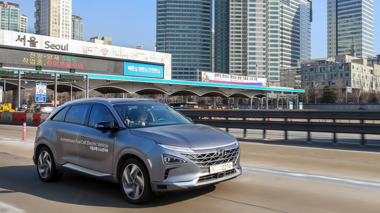 Nexo, novi Hyundai s pogonom na gorivne celice, je opravil dolgo samostojno vožnjo (foto: Hyundai)