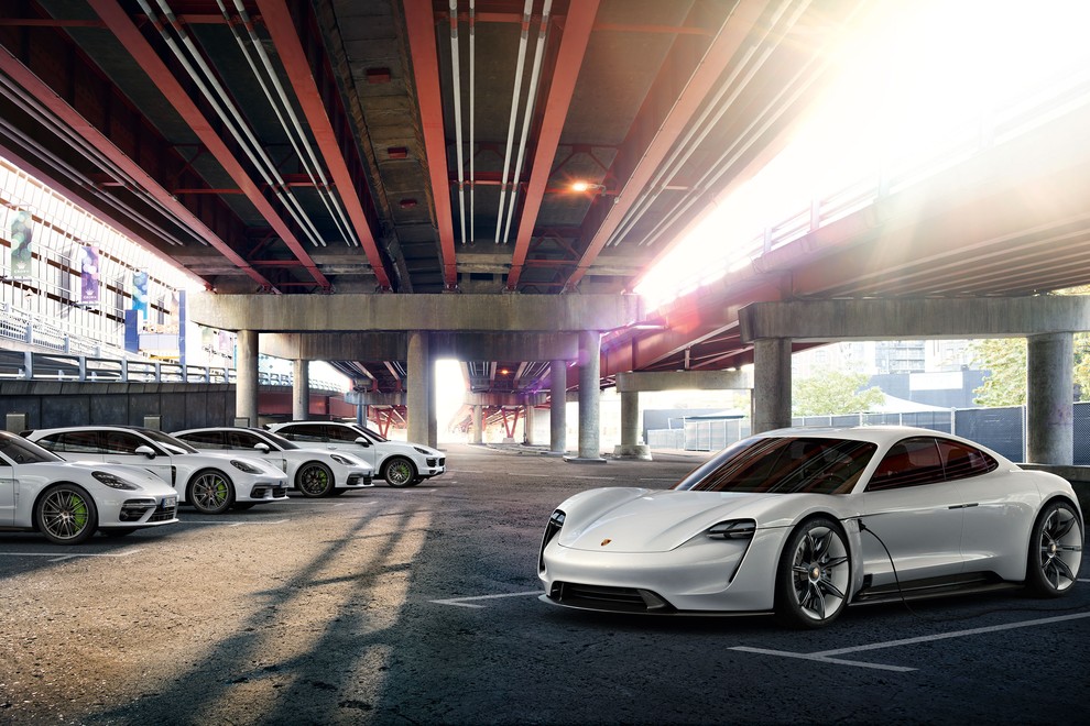 Porsche bo podvojil vložek v razvoj električnih avtomobilov do leta 2022
