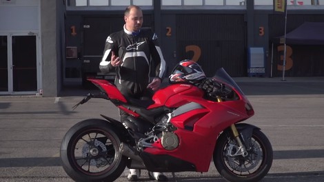 Vozili smo: elektronska čarovnija na Ducatiju Panigale V4S (video)