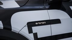 Audi v Ženevo pripeljal električnega E-trona, a so s podatki še precej skopi