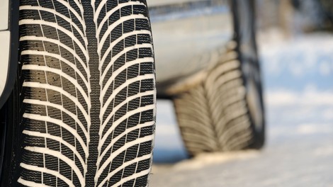 Z menjavo zimskih pnevmatik na letne je smiselno počakati