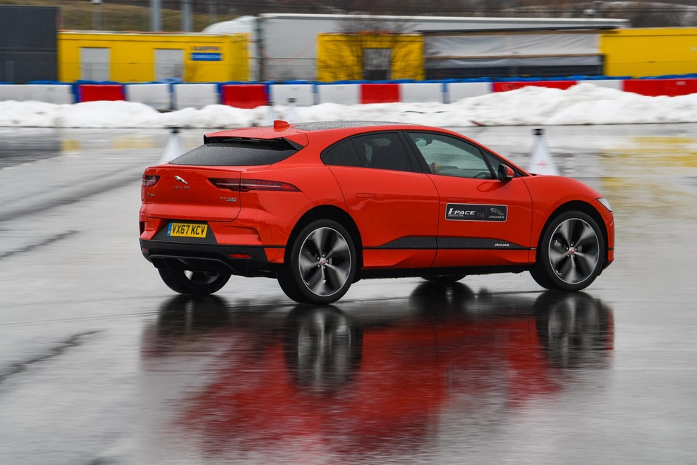 Izšel je novi Avto magazin! Testi: Kia Stinger, Dacia Duster, VW Tiguan Allspace