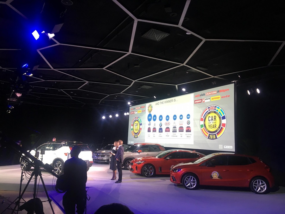 Izšel je novi Avto magazin! Testi: Kia Stinger, Dacia Duster, VW Tiguan Allspace