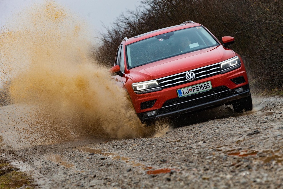 Izšel je novi Avto magazin! Testi: Kia Stinger, Dacia Duster, VW Tiguan Allspace