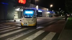 V nakupovalnem središču BTC je zapeljal prvi avtonomni avtobus