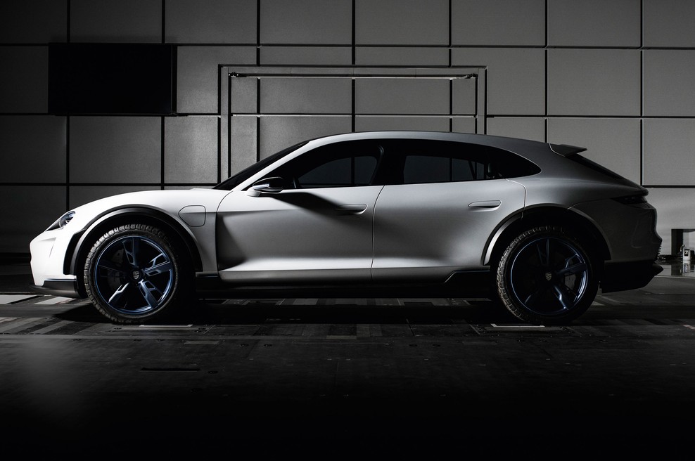 Video: Porschejeva električna prihodnost je le korak naprej v razvoju (foto: Porsche)