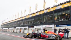 Video: Red Bull na Nizozemskem pripravil uničujočo dirko prikolic
