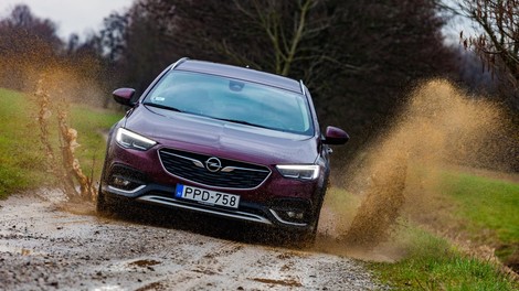 Kratki test: Opel Insignia Country Tourer 2.0 CDTI BiTurbo Start/Stop 4x4 154 kW/210KM