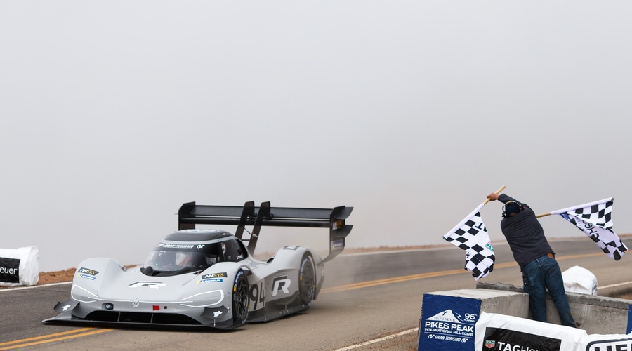 Oglejte si, kako so ptice videle Volkswagnovo rekordno vožnjo na Pikes Peak (foto: Volkswagen)