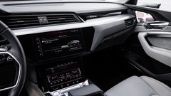 Audi razkril notranjost e-Trona