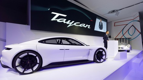 Porsche začel zbirati naročila za model Taycan