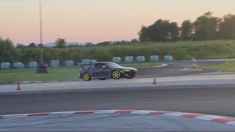 Video: Nissan S14 Tomcat je nazaj na dirkališču