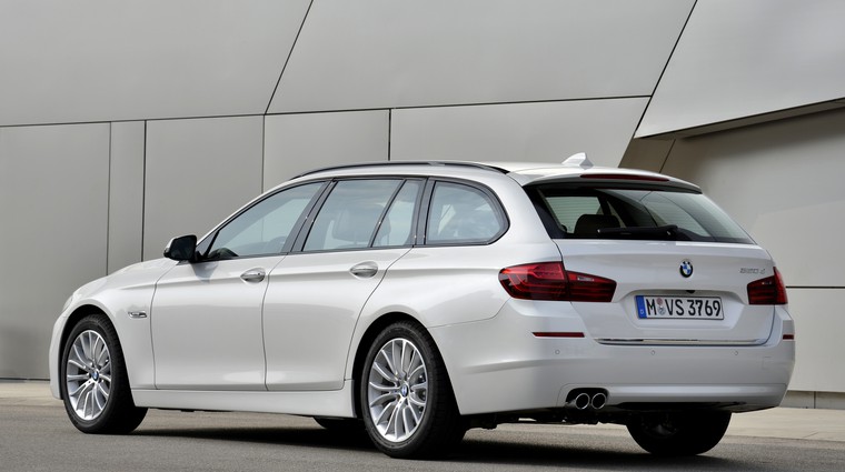 BMW bo zaradi možnosti požara vpoklical 324.000 vozil (foto: BMW)