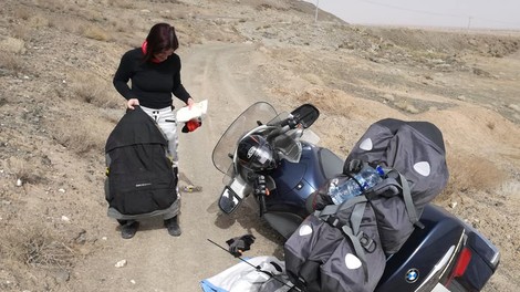Sergej o potovanju z motociklom v Iran: "Bencin po 22 centov, ljudje neverjetno prijazni."