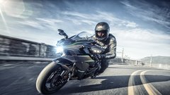 Kawasaki Ninja H2 za leto 2019 s kar 231 'konji'