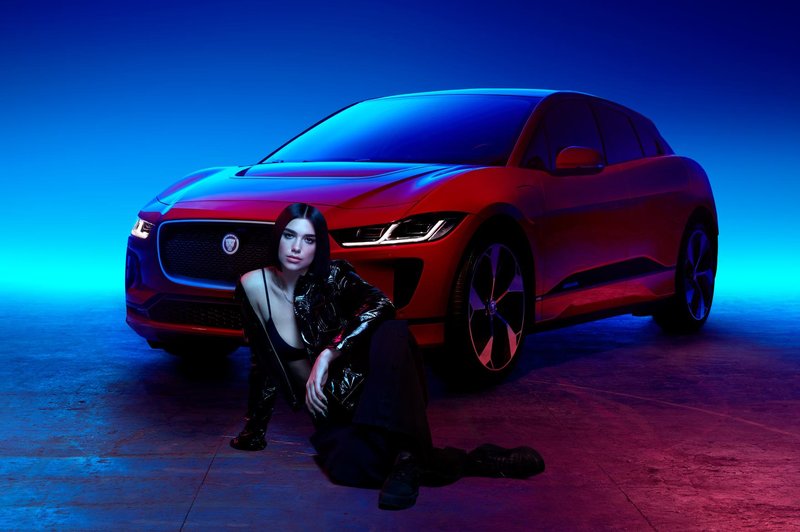 Jaguar sodeluje z britansko pevko kosovskega rodu Duo Lipa (foto: Jaguar Land Rover)