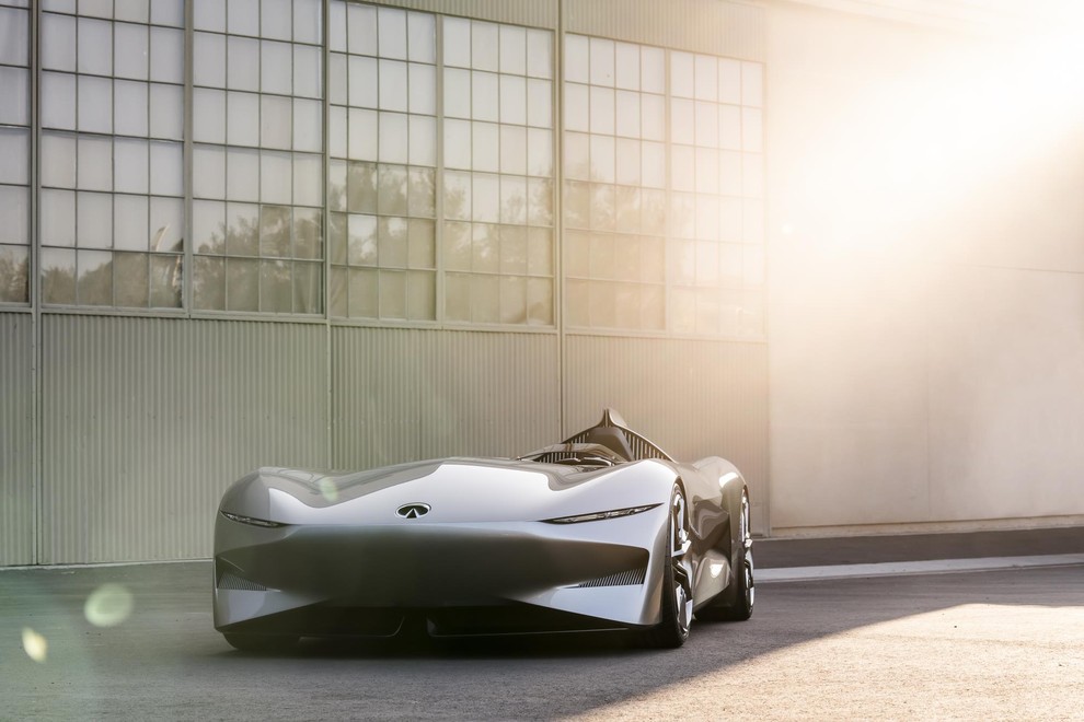 Infiniti Prototype 10 združuje podobo klasičnega spyderja in tehnologijo elektromotorjev