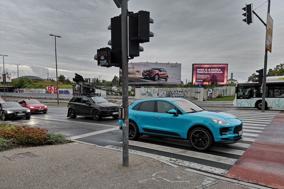 Novi Porsche Macan opažen med snemanjem oglasa v Ljubljani