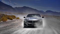 BMW serije 8 kabriolet se dobro znajde v Dolini smrti