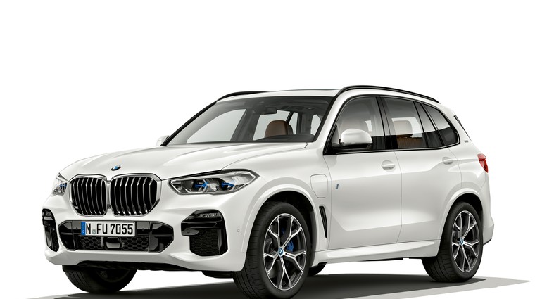 Novemu BMW-ju X5 se pridružuje priključnohibridna različica (foto: BMW)