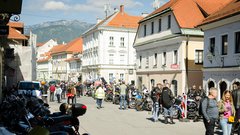 Foto: ugledni motoristi (in motoristke) v Ljubljani in Kamniku zbrali 2.200 evrov