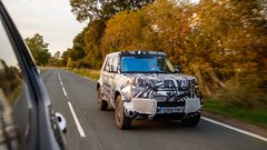Razkrivamo: Land Rover že preizkuša novega Defenderja